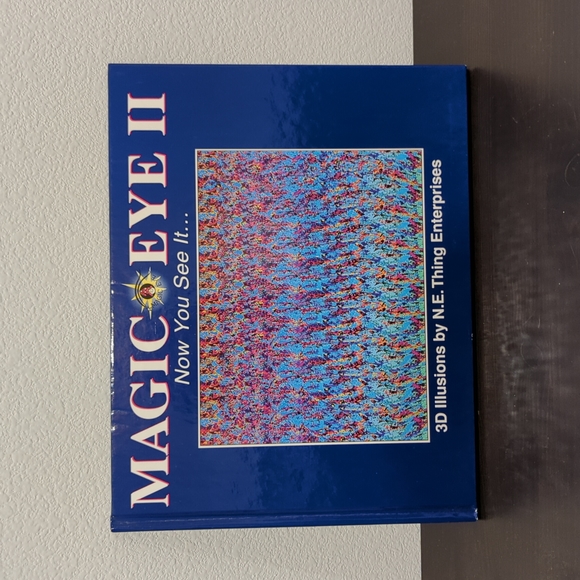 Magic Eye 2: 3D Illusions by N.E. Thing Enterprises Book - Picture 8 of 9